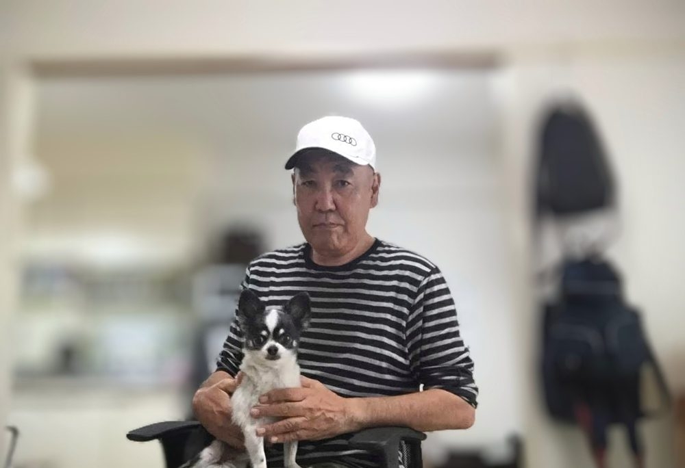 愛犬ルーディと私です。